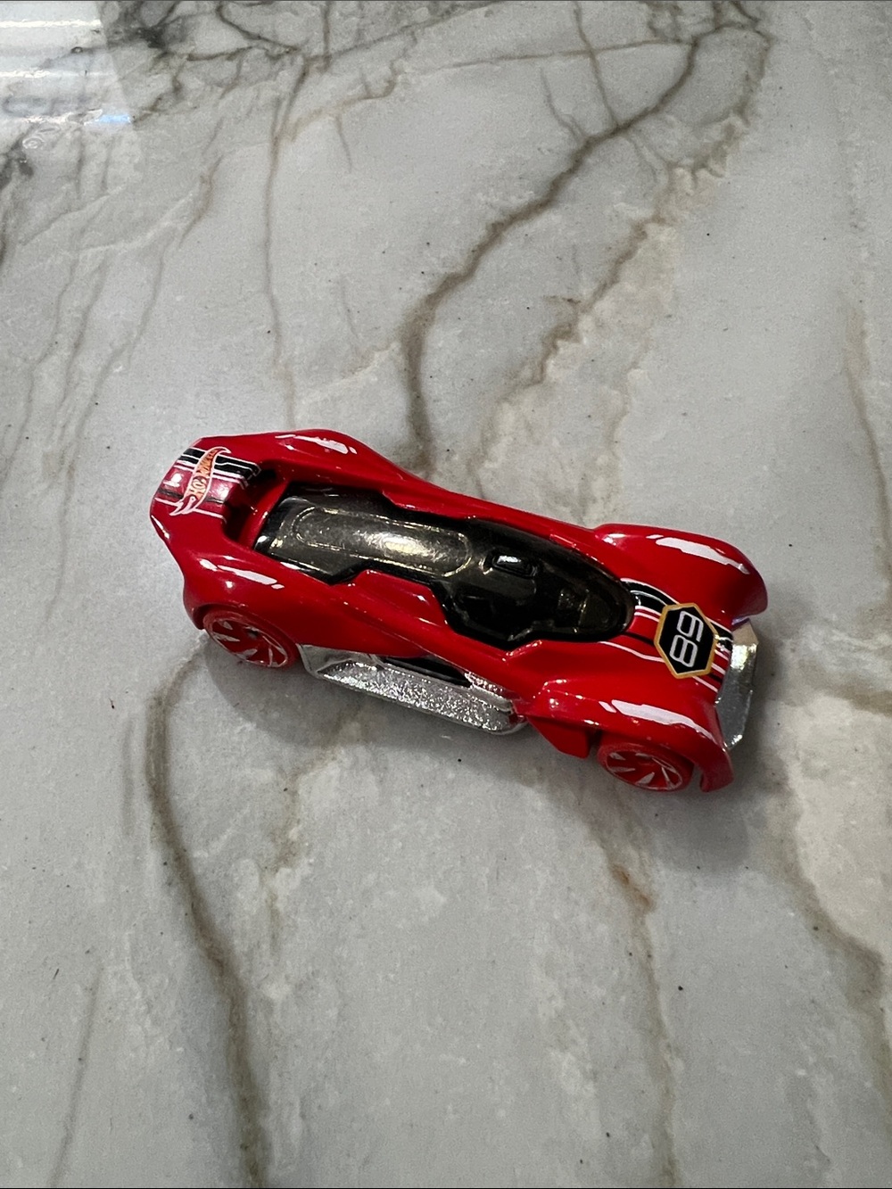 Red Hot Wheels 2016 Futurismo Race Car Toy for Kids - Mattel